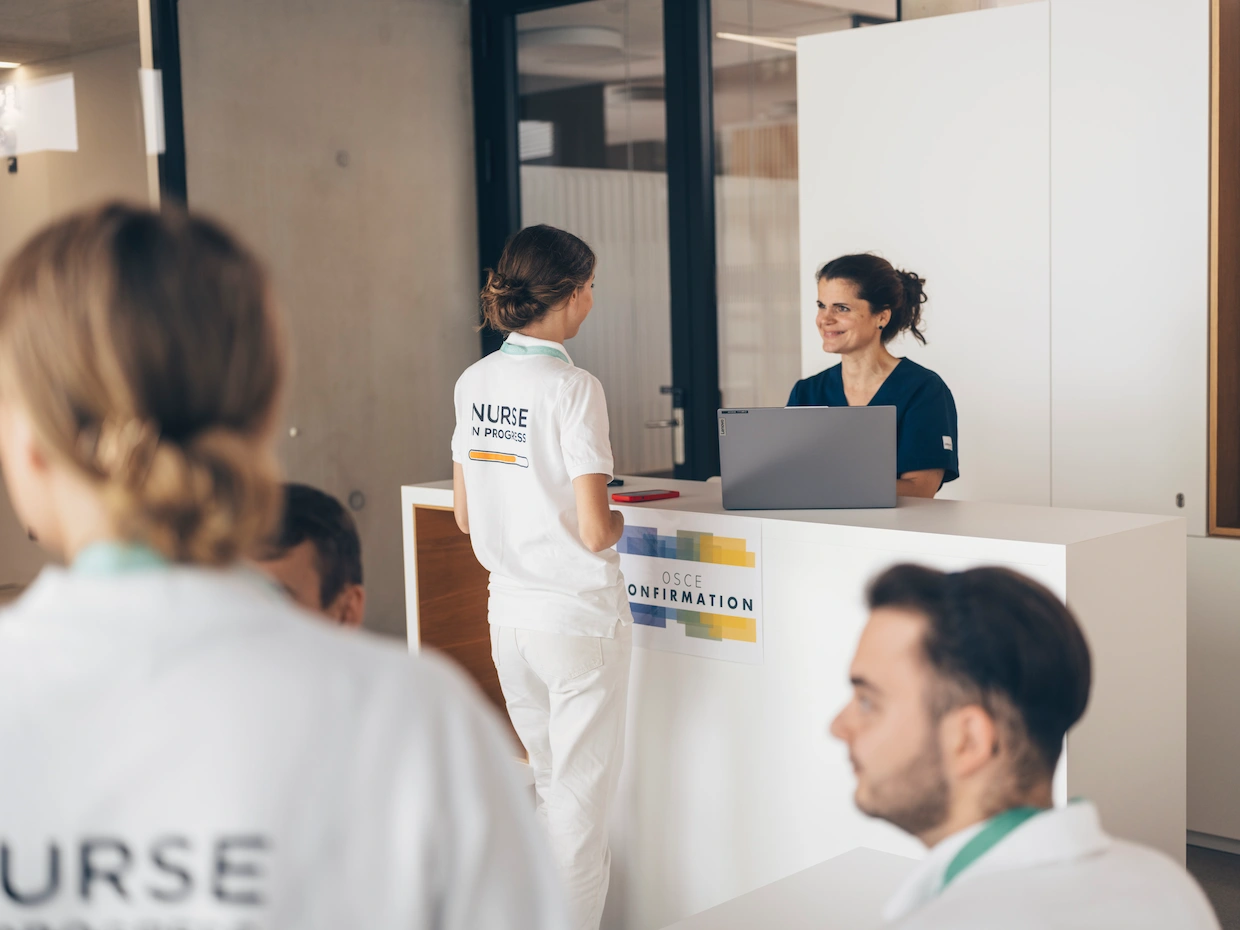 During check-in, students confirm their attendance and receive their code, which they use to log in at the OSCE stations.